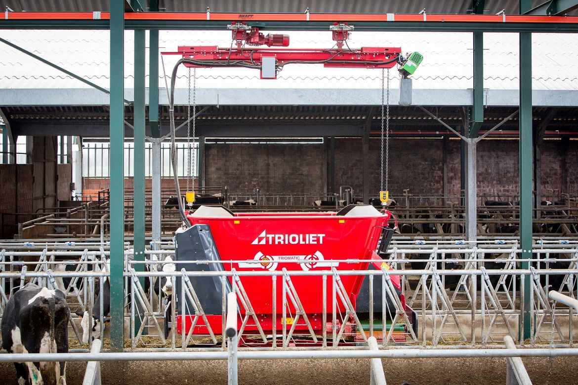 Triomatic, der fahrende Futterroboter Futterroboter, Futter-Roboter, fahrender Roboter, automatische Fütterung, Fütterungsroboter, Bodenantrieb Futtermischwagen Futtermischer
